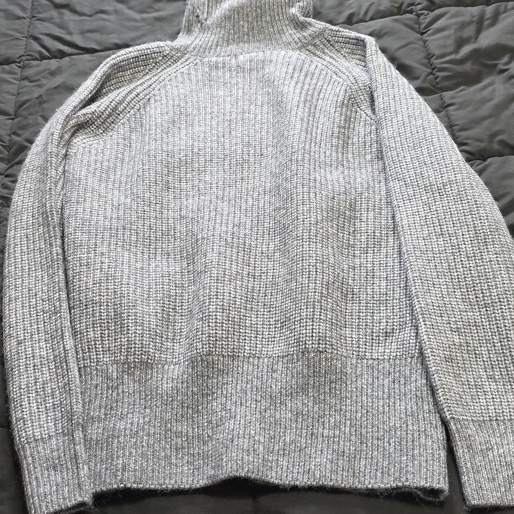 Fashion Nova Gray Turtleneck Sweater Size 1X - Picture 4 of 4